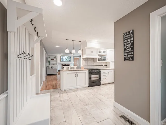 $389,900 | 7513 East Blackford Avenue, Evansville, IN 47715