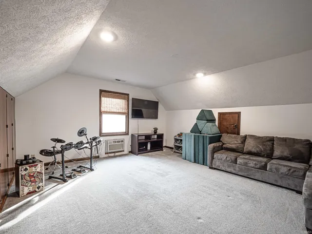 $389,900 | 7513 East Blackford Avenue, Evansville, IN 47715