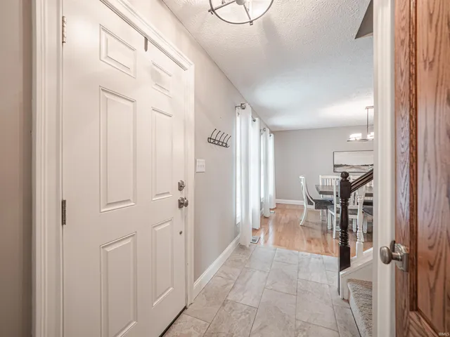 $389,900 | 7513 East Blackford Avenue, Evansville, IN 47715