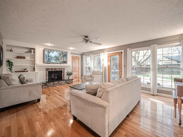 $389,900 | 7513 East Blackford Avenue, Evansville, IN 47715