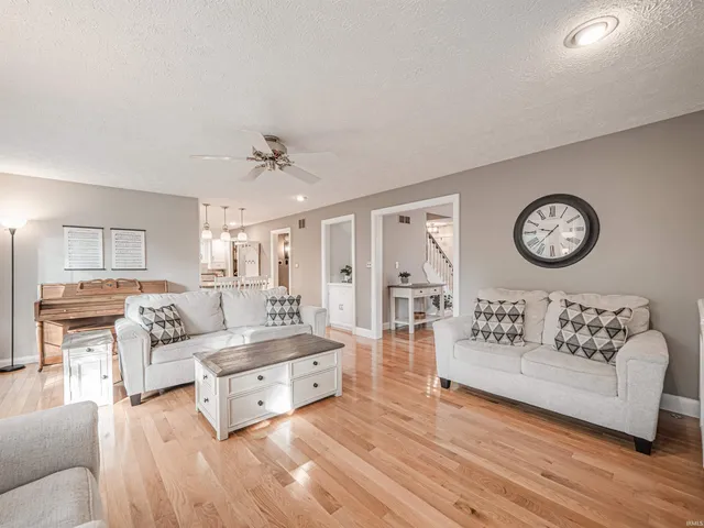 $389,900 | 7513 East Blackford Avenue, Evansville, IN 47715