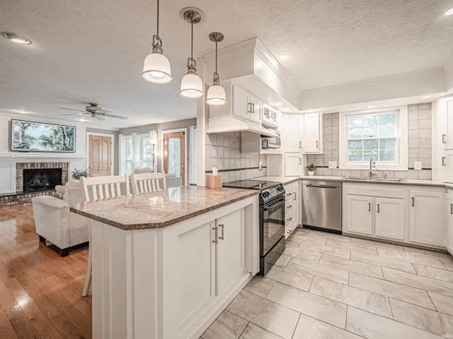 $389,900 | 7513 East Blackford Avenue, Evansville, IN 47715