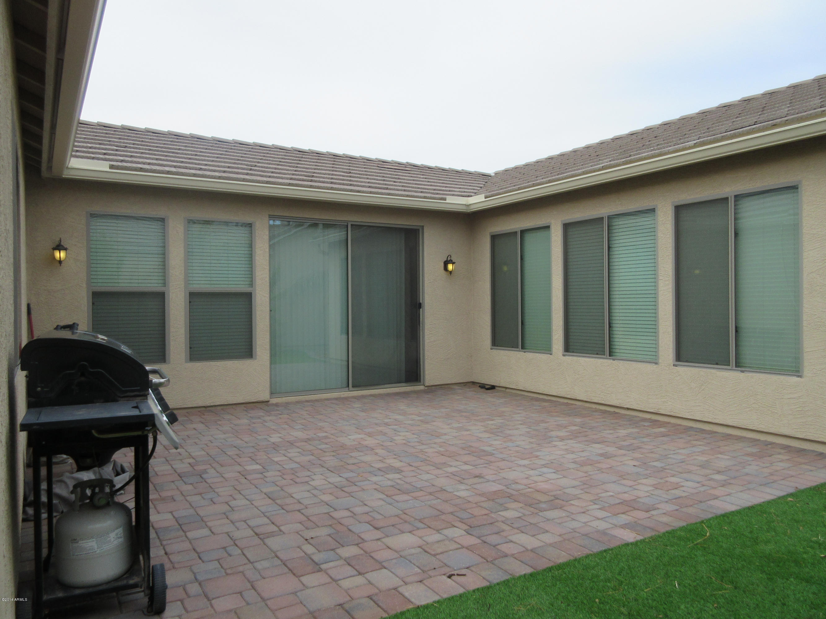 3885 South Bandit Road Gilbert, AZ 85297 - Photo 31 of 33 Patio with pavers