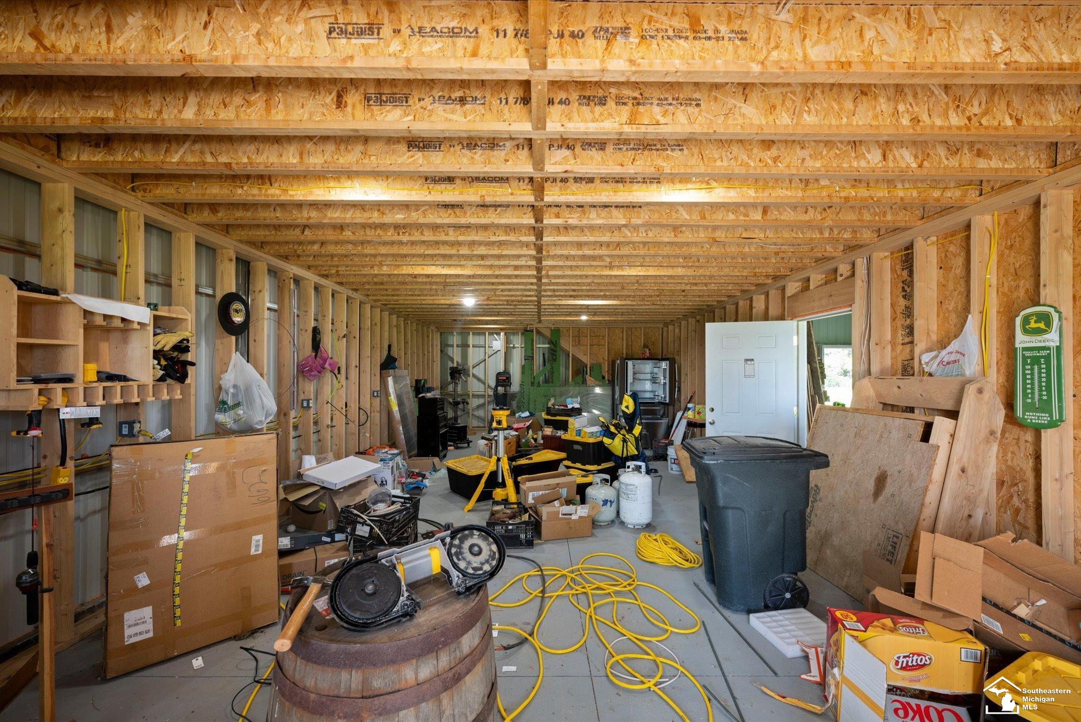 12501 Dixon Road Dundee, MI 48131 - Photo 12 of 26 50213379-59cd1b42-6262-4c2a-abea-aebcc2c8494c.JPG