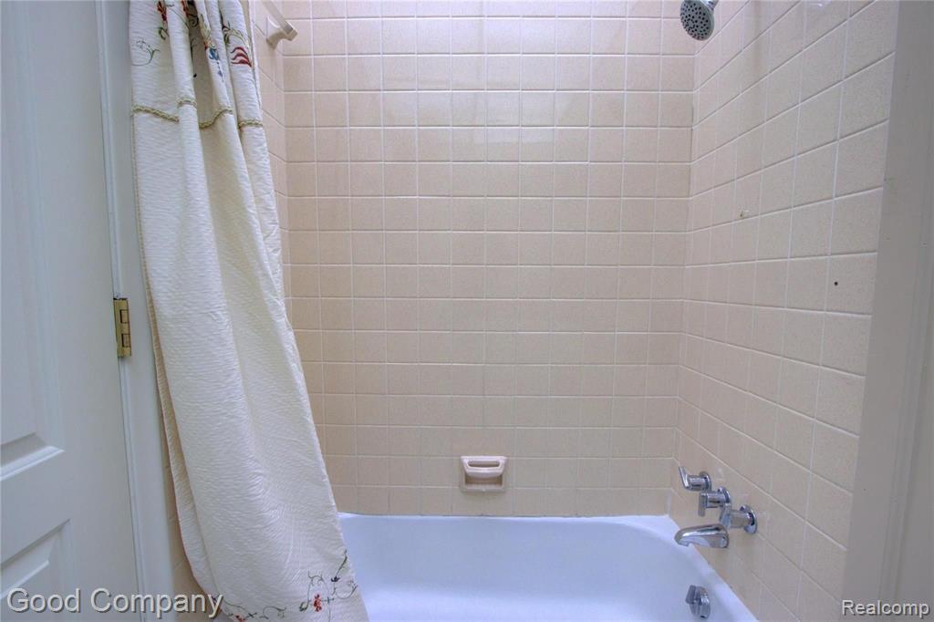 266 McMillan Road Grosse Pointe Farms, MI 48236 - Photo 16 of 33