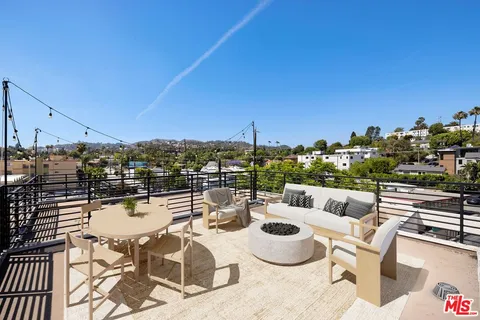 $1,300,000 | 2930 Rowena Avenue, Unit 2, Los Angeles, CA 90039