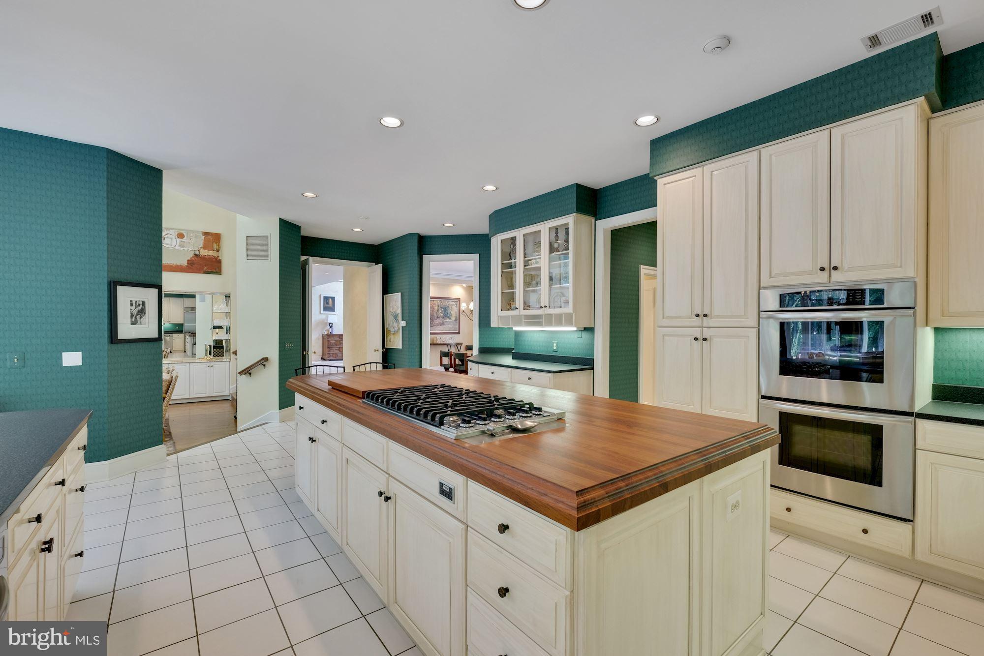 7017 Mountain Gate Drive Bethesda, MD 20817 - Photo 16 of 50 Kitchen