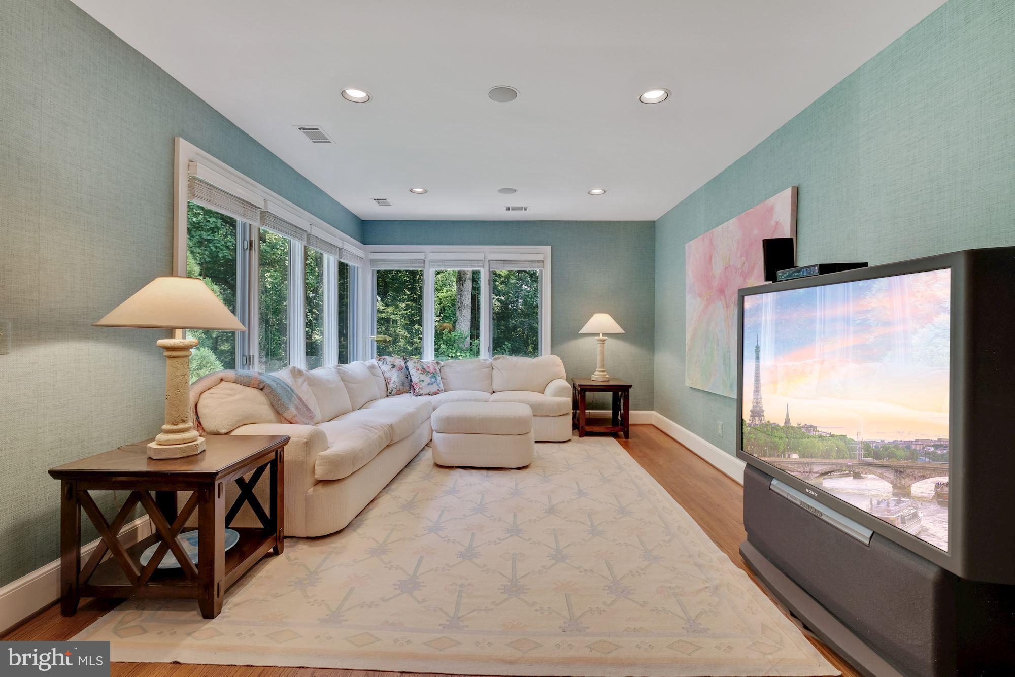 7017 Mountain Gate Drive Bethesda, MD 20817 - Photo 24 of 50 Sitting Area in Primary Bedroom