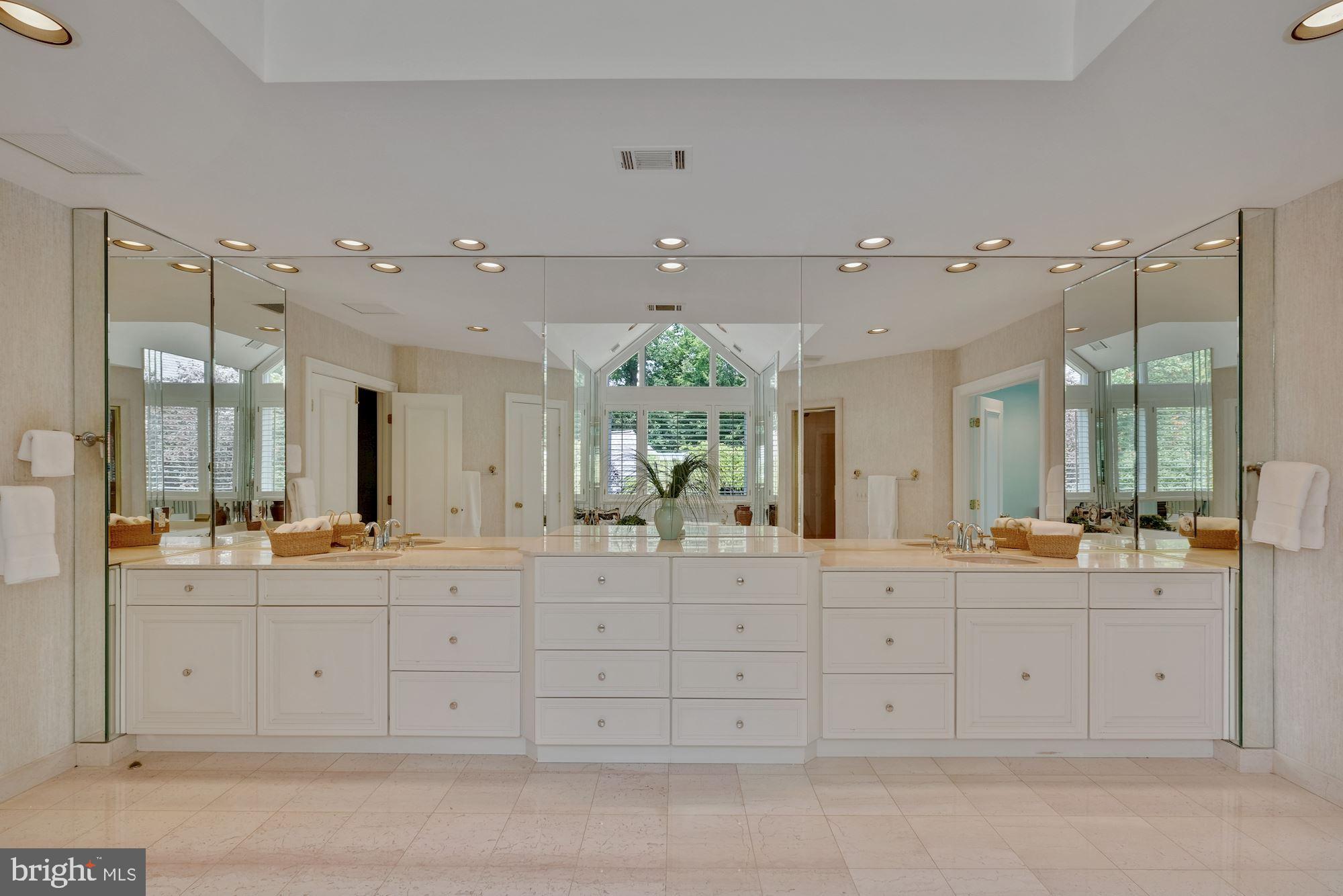 7017 Mountain Gate Drive Bethesda, MD 20817 - Photo 28 of 50 Primary Bathroom