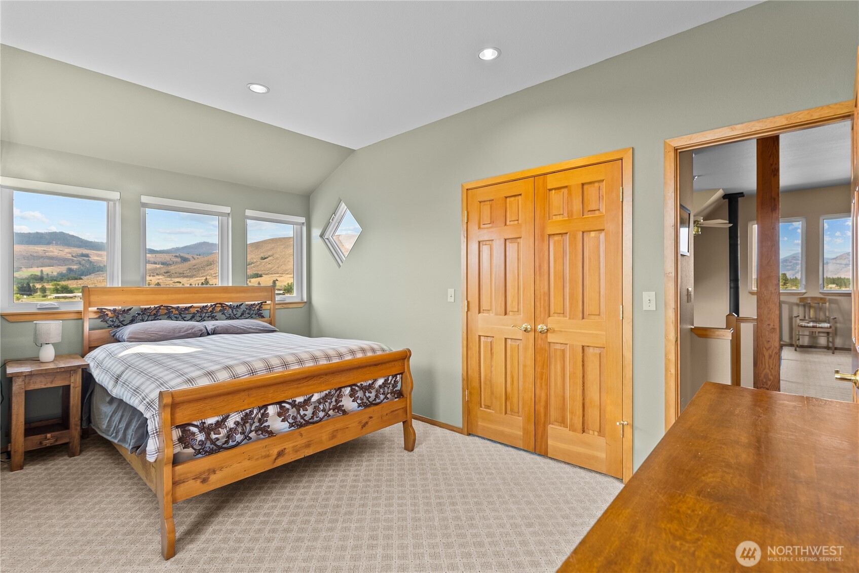 13 Serviceberry Road Winthrop, WA 98862 - Photo 27 of 40 a bedroom with a bed and a dresser