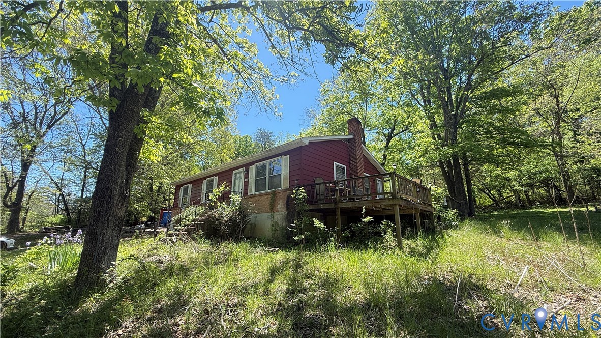 1386 Springwood Road Fincastle, VA 24090 - Photo 6 of 10 a backyard of a house with lots of green space