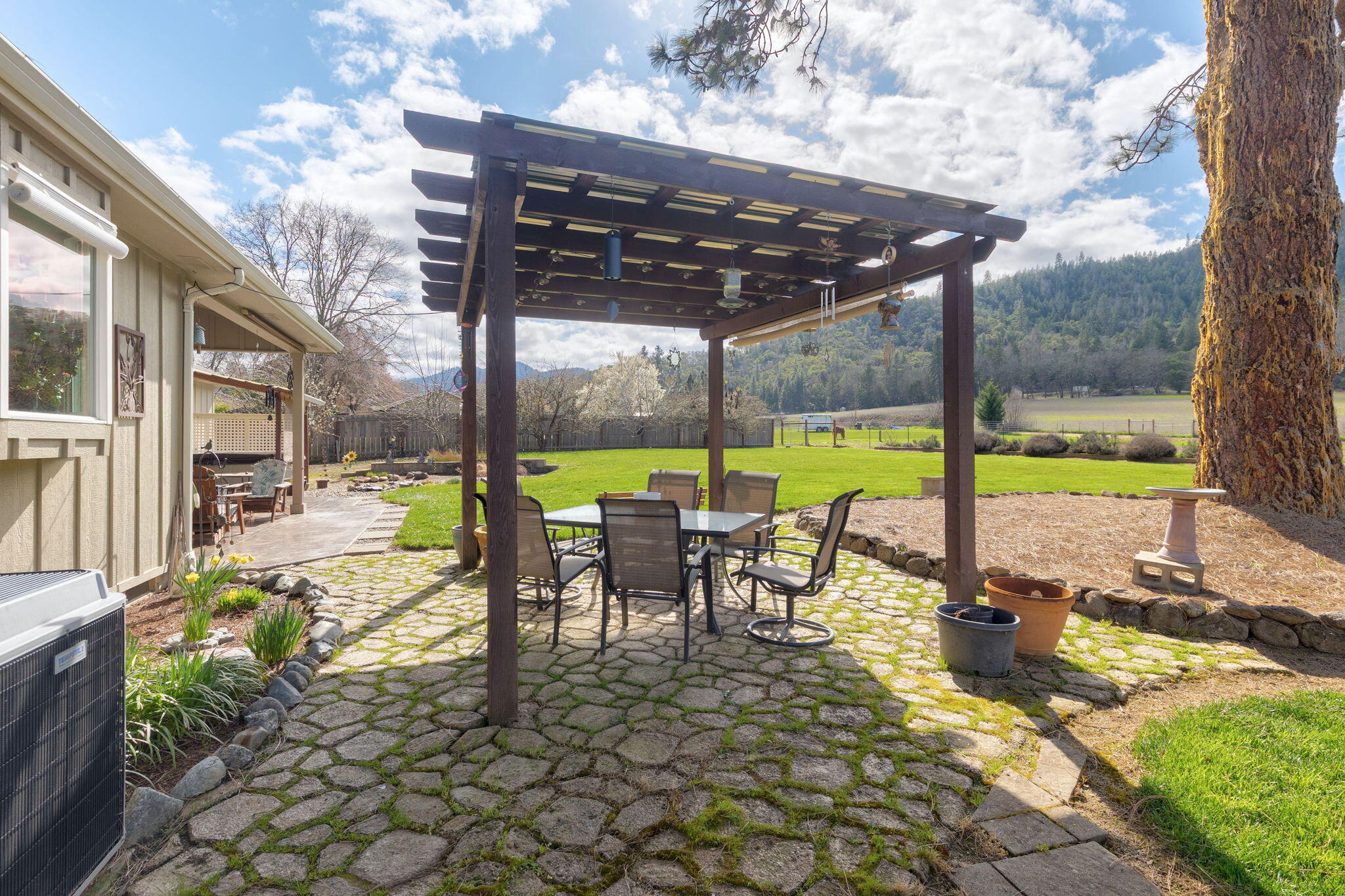 9547 Old Stage Road Central Point, OR 97502 - Photo 20 of 52 20-web-or-mls-9547-old-stage-rd