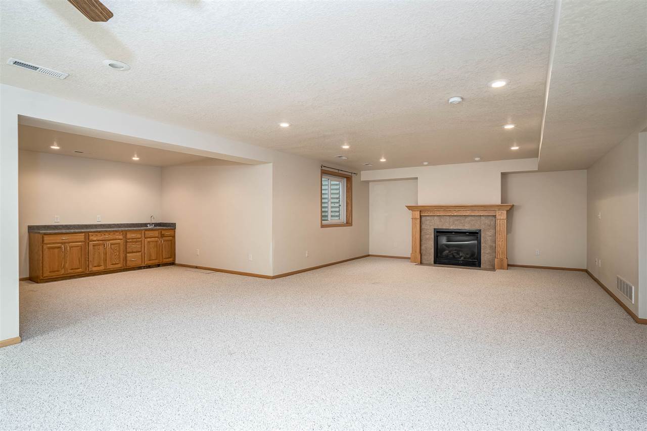 1477 Ridgeview Avenue West Liberty, IA 52776 - Photo 24 of 26 Gallery Image 24