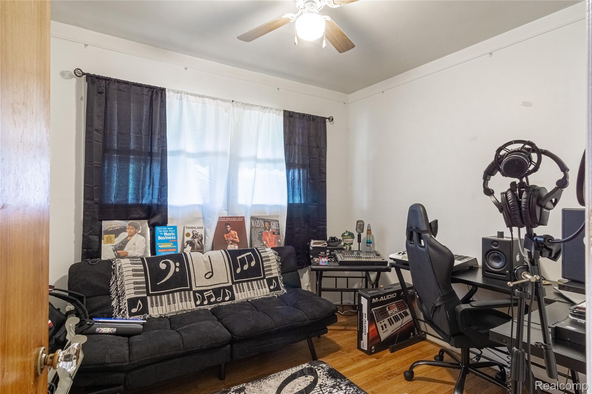 4801 Auburn Road Utica, MI 48317 - Photo 29 of 35 Interiors (17 of 24).jpg