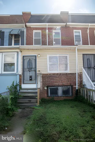 a view of house with a yard