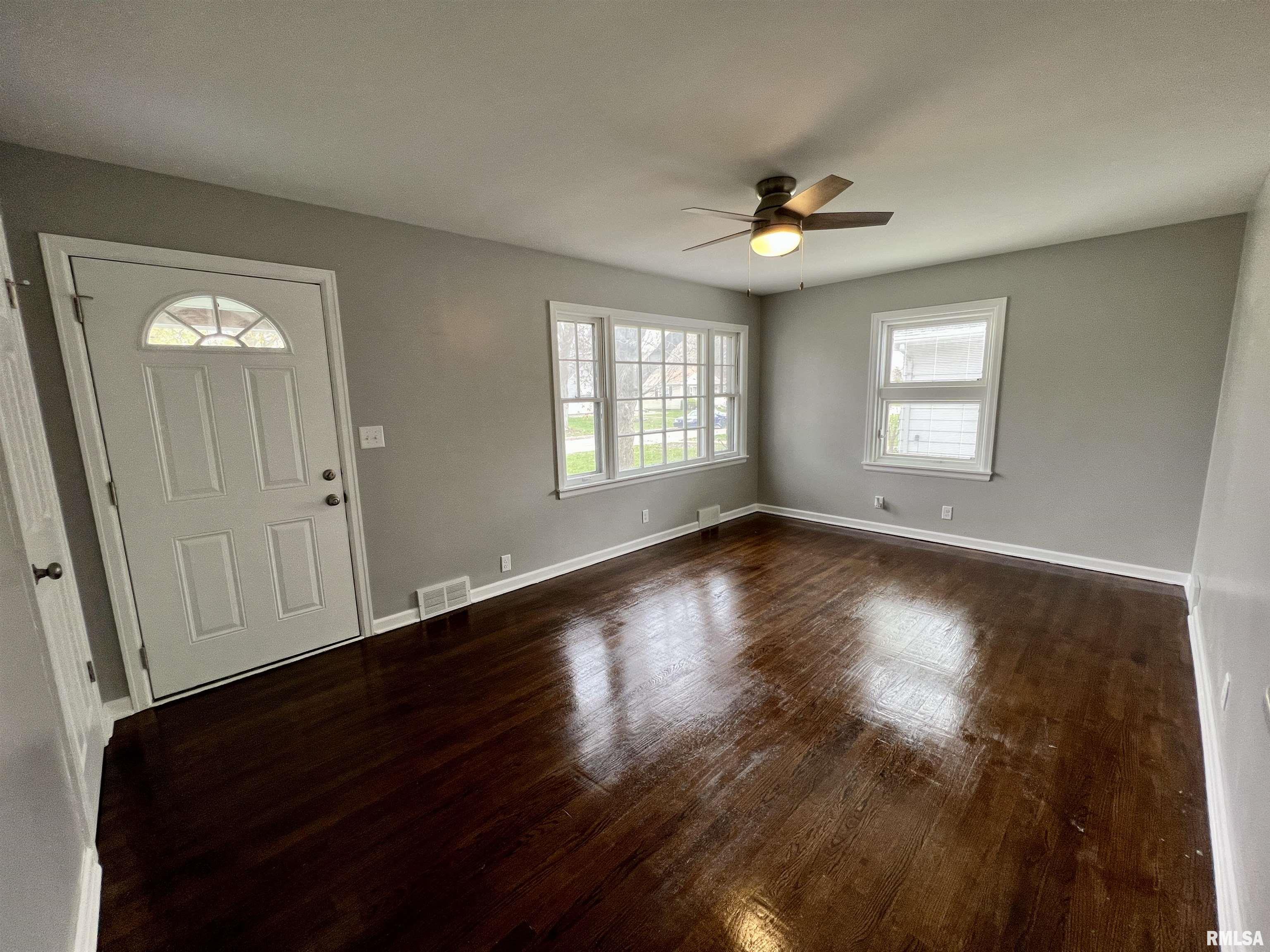 532 28th Avenue Moline, IL 61265 - Photo 2 of 18