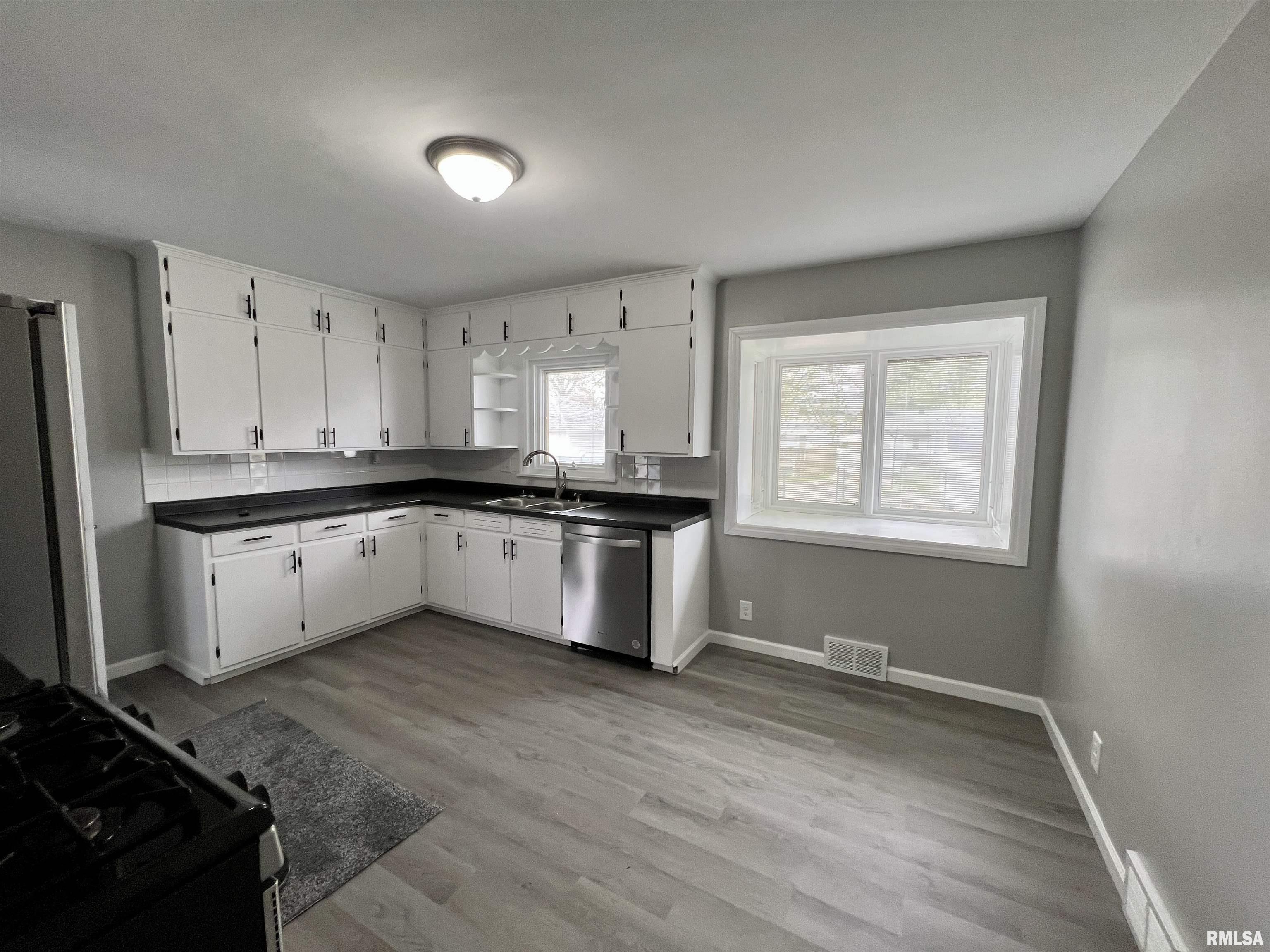 532 28th Avenue Moline, IL 61265 - Photo 9 of 18