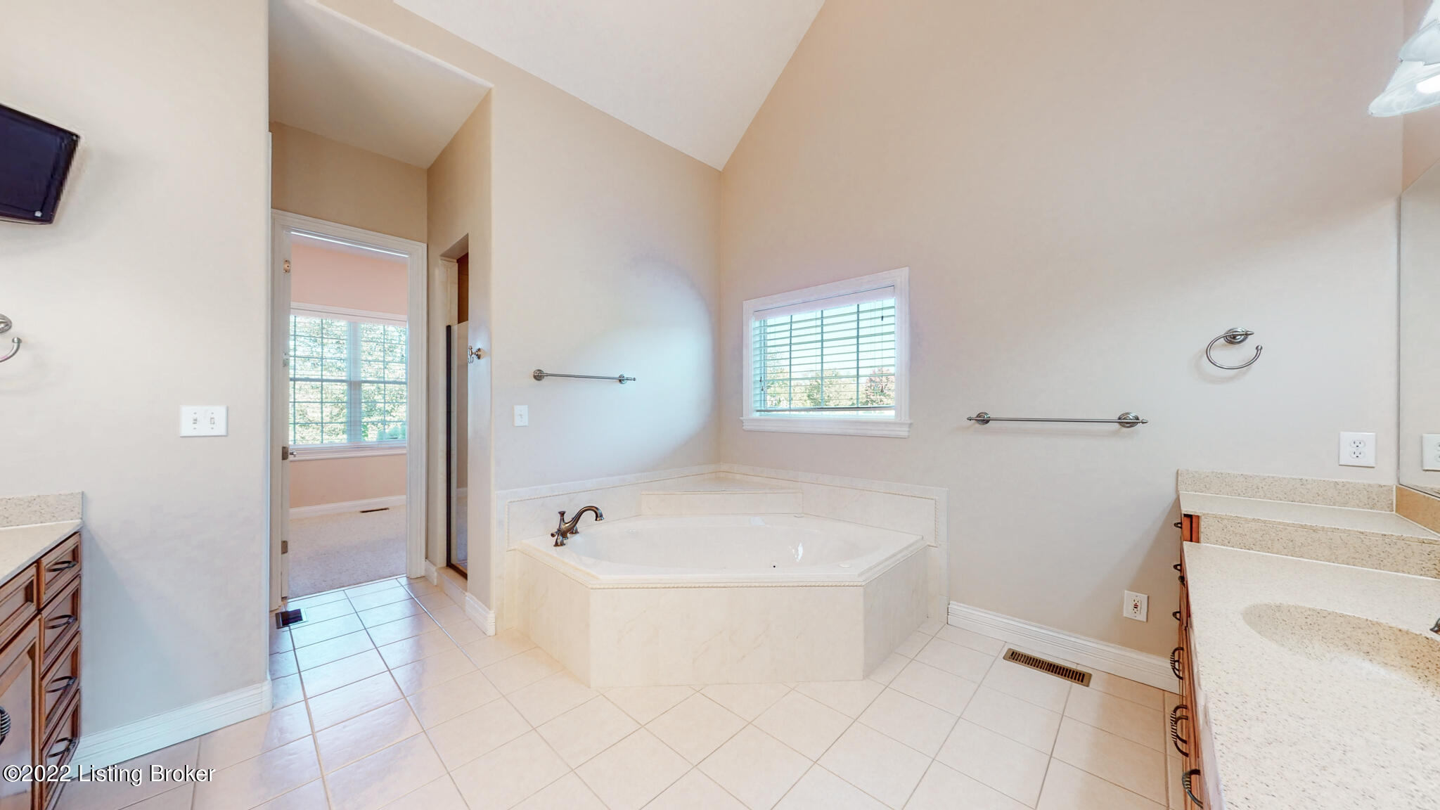 3202 Overlook Ridge Road Prospect, KY 40059 - Photo 20 of 61 Primary Bath