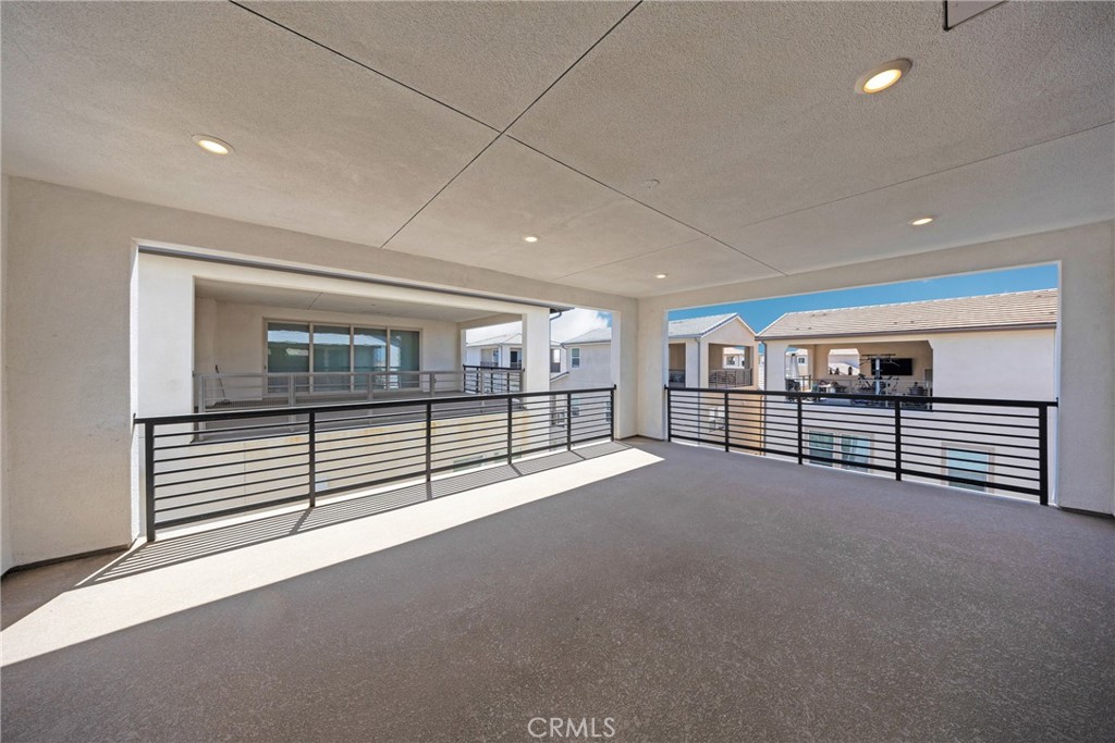 104 Sculpture Irvine, CA 92618 - Photo 26 of 36 en empty room with windows