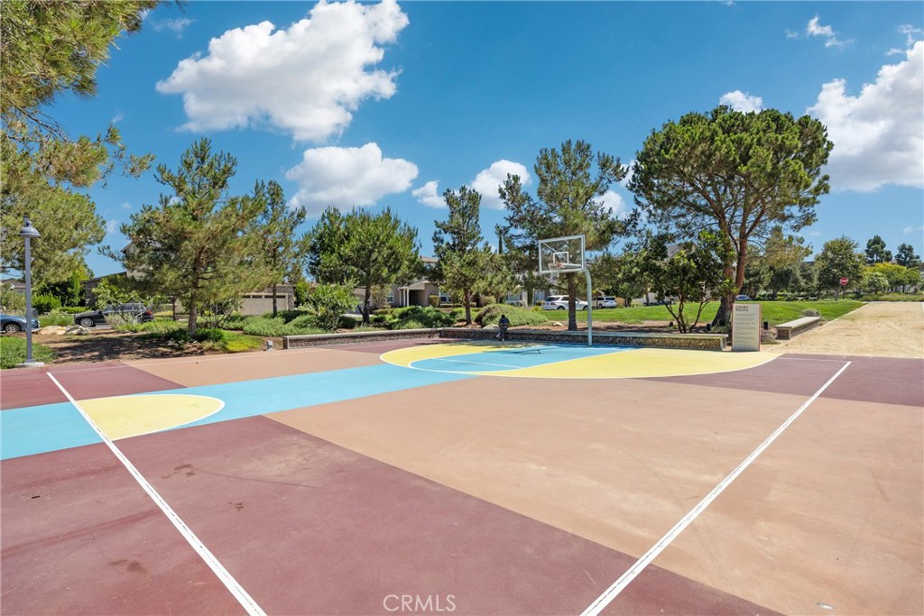 104 Sculpture Irvine, CA 92618 - Photo 32 of 36 a view of a basket ball ground