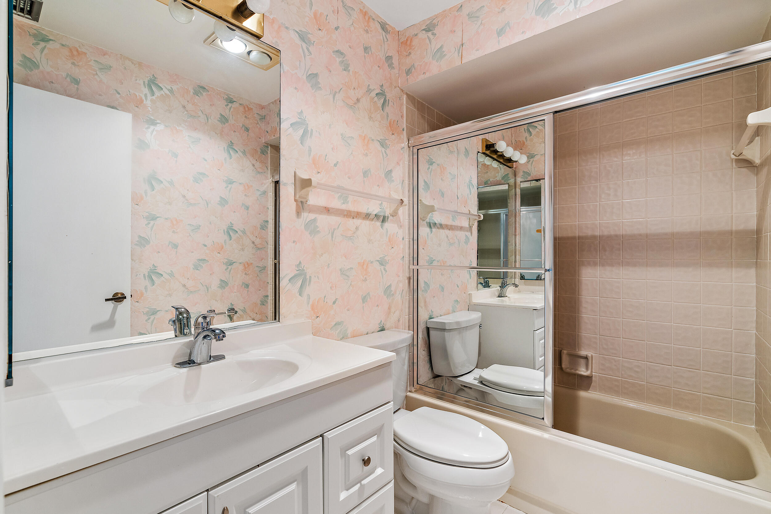 7938 Cloverfield Circle Boca Raton, FL 33433 - Photo 18 of 27 a bathroom with a sink a toilet and shower