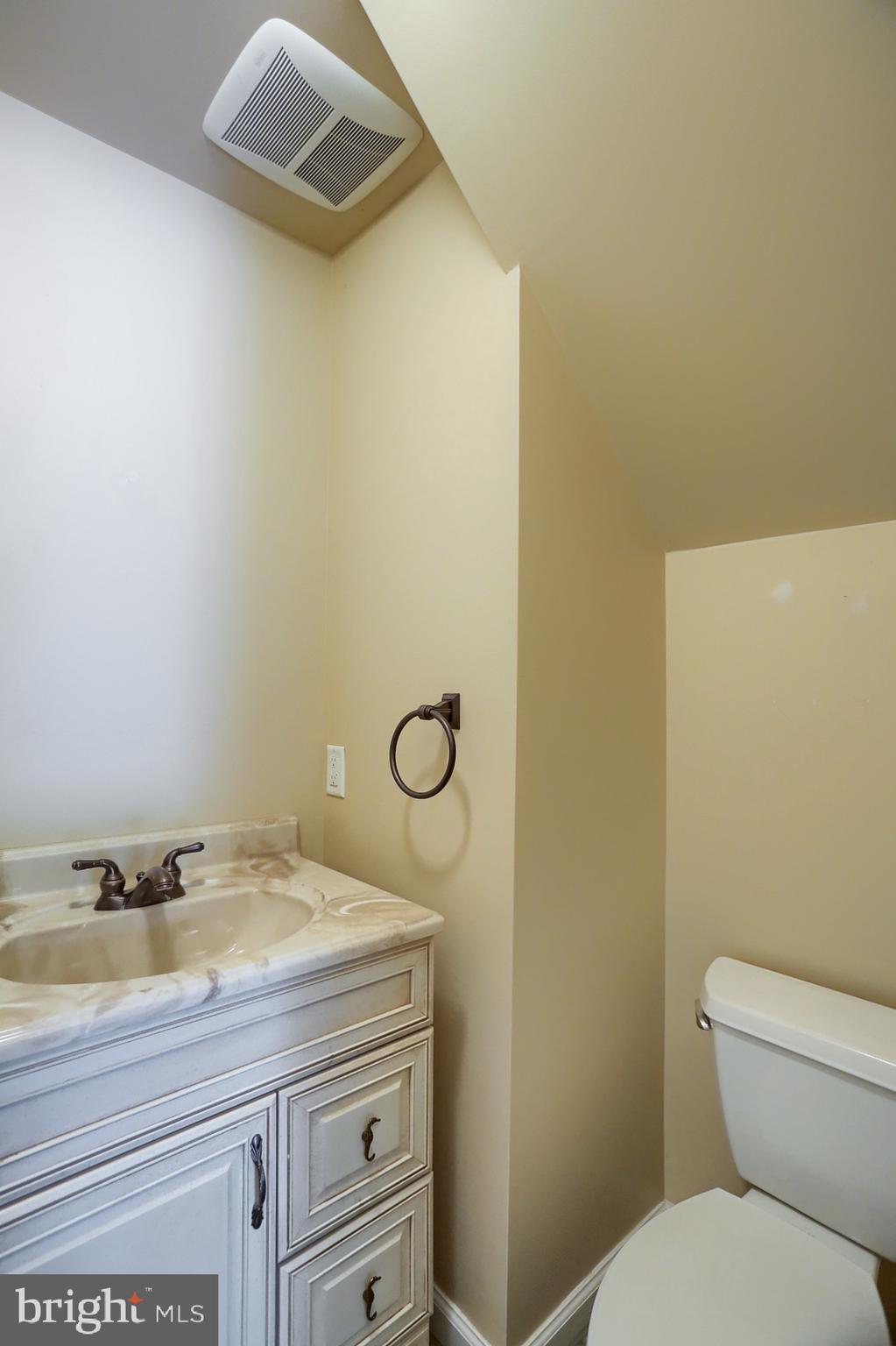 369 Strathmore Road Bryn Mawr, PA 19010 - Photo 31 of 44 Powder Room