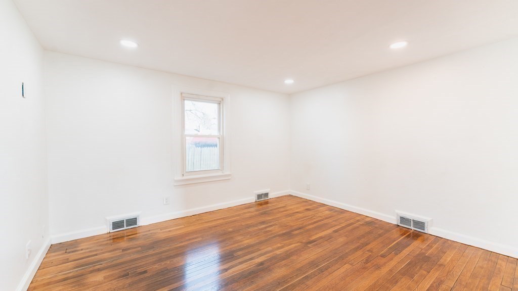 163 St James Boulevard Springfield, MA 01104 - Photo 12 of 16 Gallery Image 12