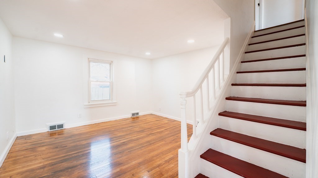 163 St James Boulevard Springfield, MA 01104 - Photo 4 of 16 Gallery Image 4