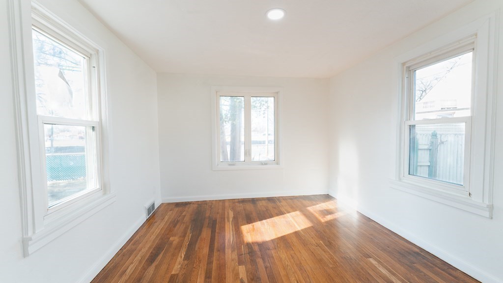163 St James Boulevard Springfield, MA 01104 - Photo 5 of 16 Gallery Image 5