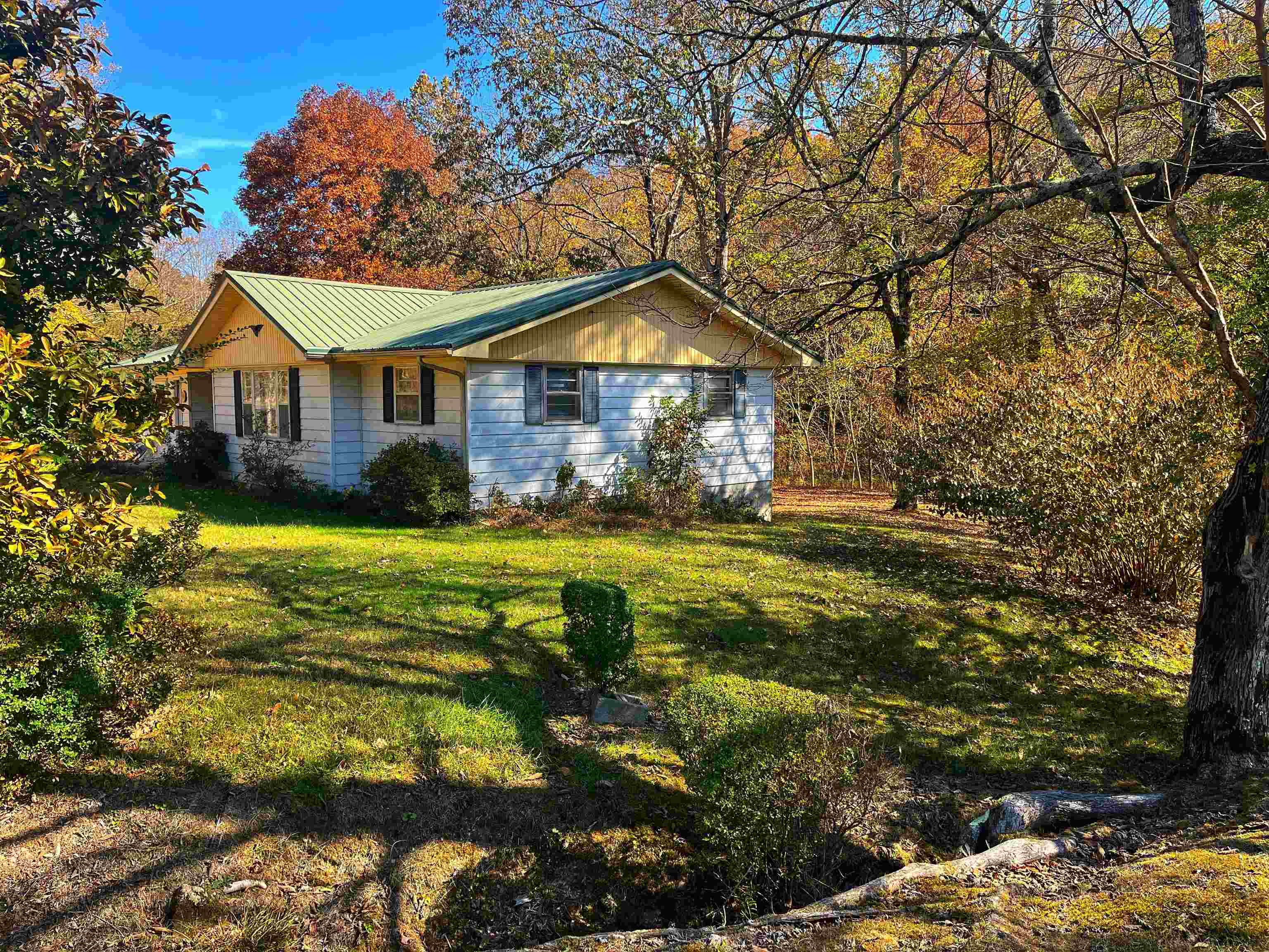 2168 Shawnettee Road Collinwood, TN 38450 - Photo 2 of 25 a front view of a house with yard and green space
