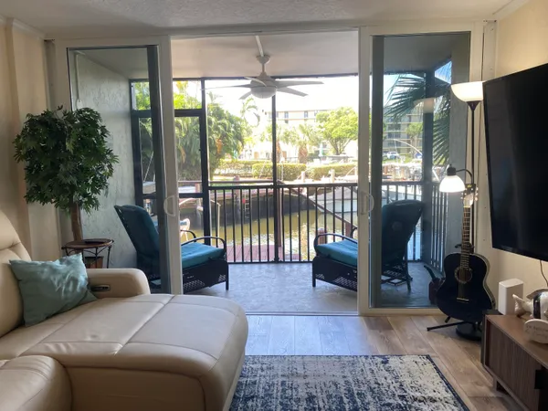 $5,500 | 3 Royal Palm Way, Unit 102, Boca Raton, FL 33432