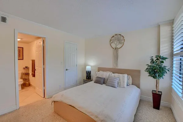 $5,500 | 3 Royal Palm Way, Unit 102, Boca Raton, FL 33432