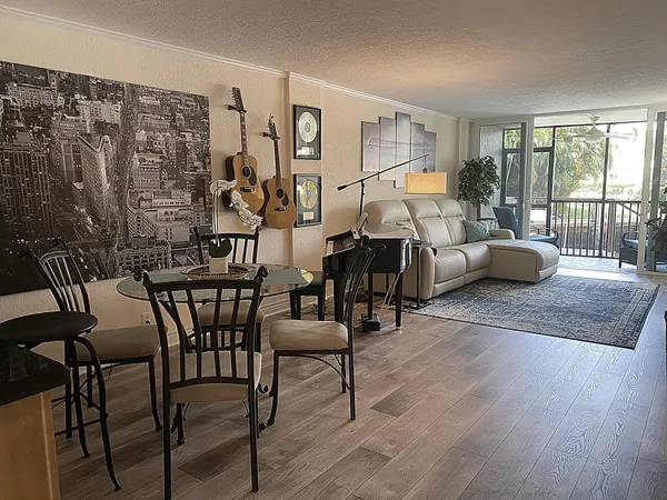 $5,500 | 3 Royal Palm Way, Unit 102, Boca Raton, FL 33432