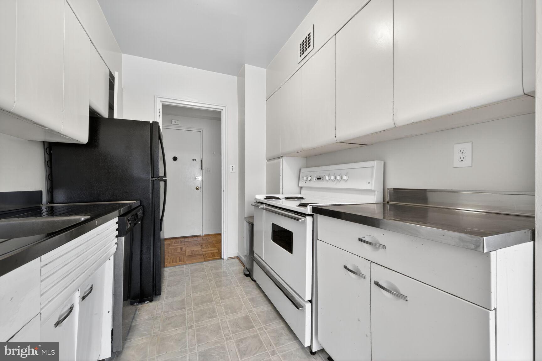 4301 Massachusetts Avenue Northwest, Unit 5009 Washington, DC 20016 - Photo 4 of 14 a kitchen with granite countertop a refrigerator stove and sink