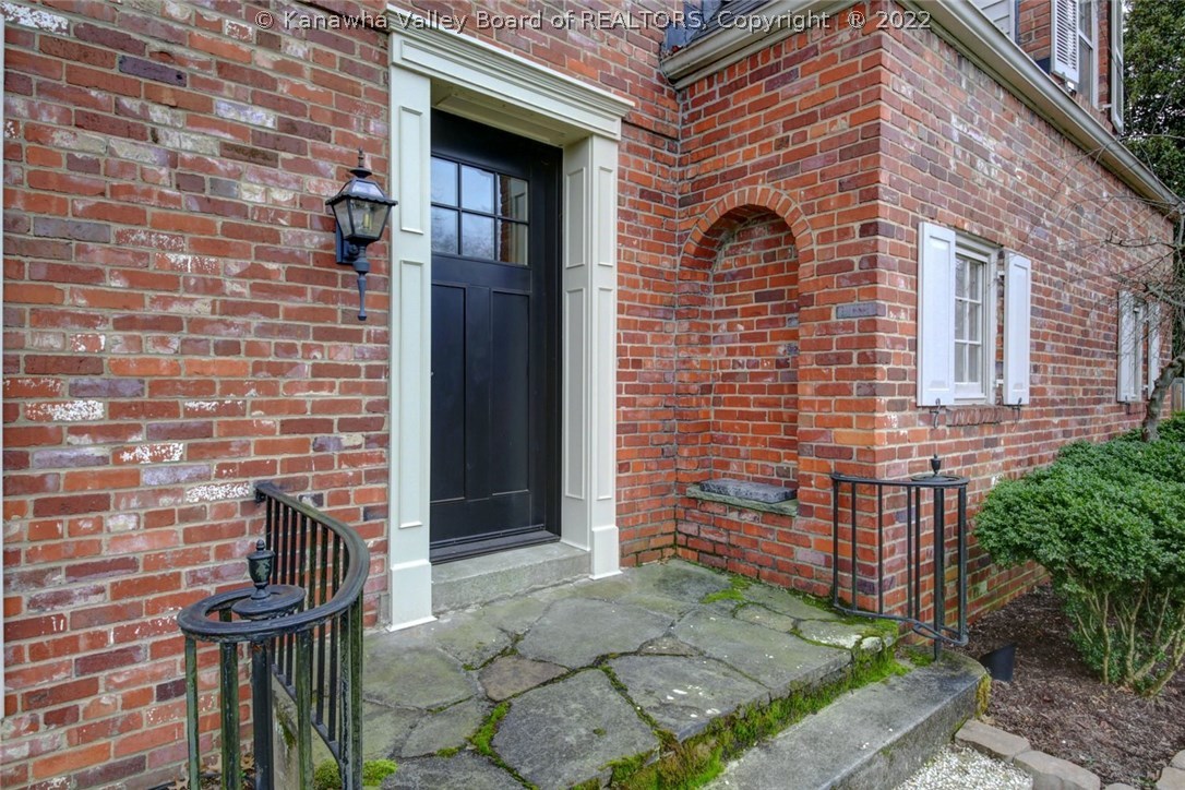 100 Roscommon Road Charleston, WV 25314 - Photo 2 of 30 Gallery Image 2