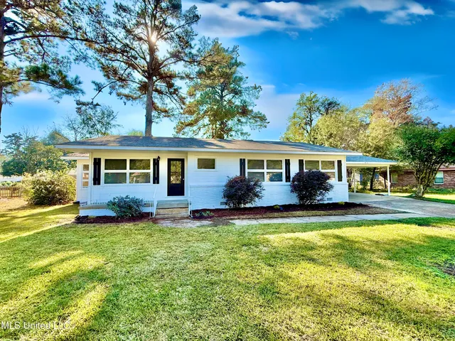 $220,000 | 912 Lee Avenue, Crystal Springs, MS 39059
