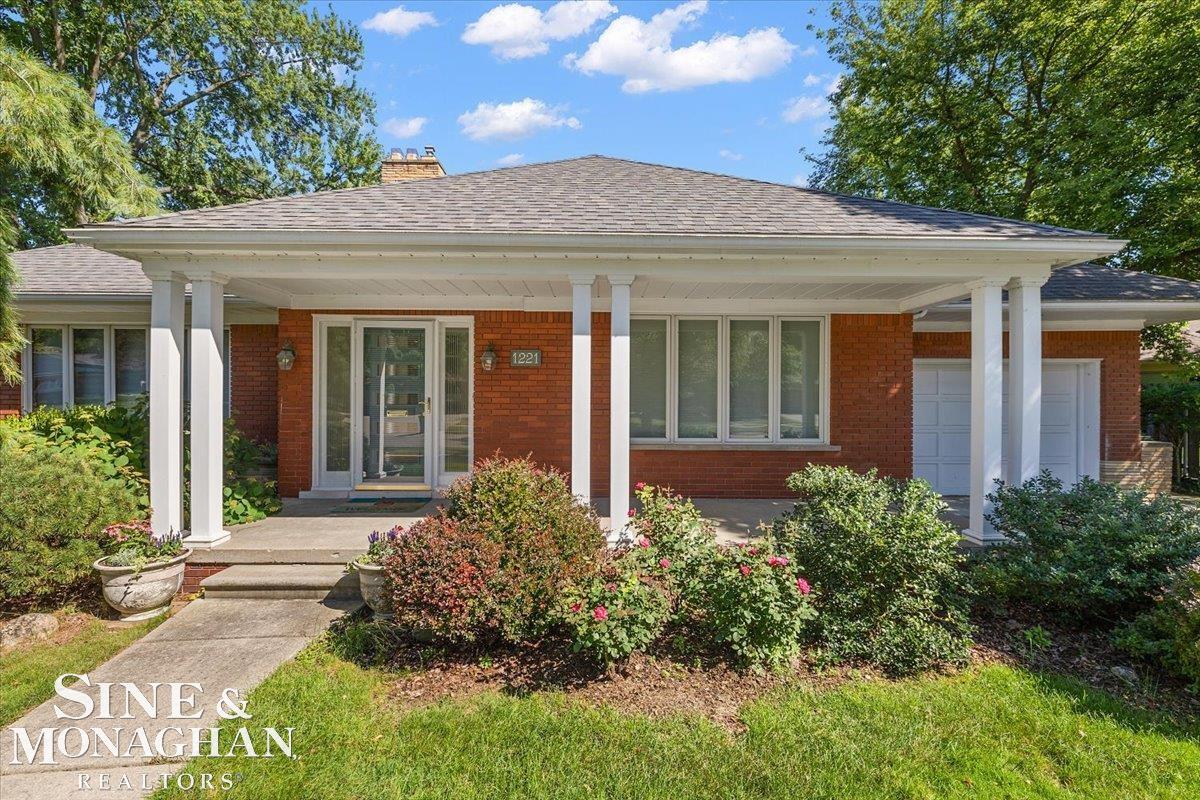 1221 North Renaud Road Grosse Pointe Woods, MI 48236 - Photo 1 of 54