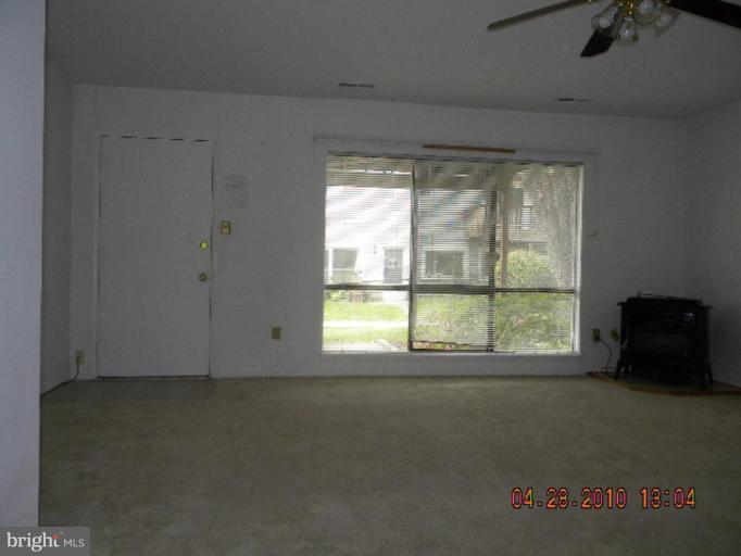 1632 Grason Lane, Unit 18 Crofton, MD 21114 - Photo 3 of 10 Living Room