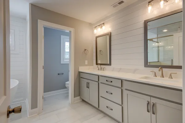 $695,000 | 120 Eagle Shores Drive, Dover, TN 37058