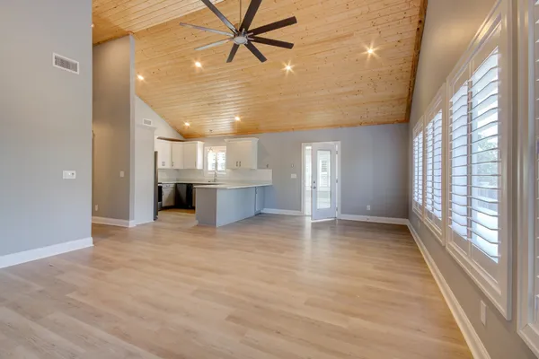 $695,000 | 120 Eagle Shores Drive, Dover, TN 37058