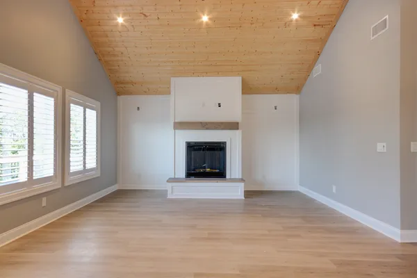 $695,000 | 120 Eagle Shores Drive, Dover, TN 37058