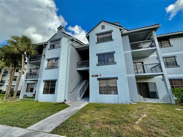 $2,400 | 11211 West Atlantic Boulevard, Unit 208, Coral Springs, FL 33071