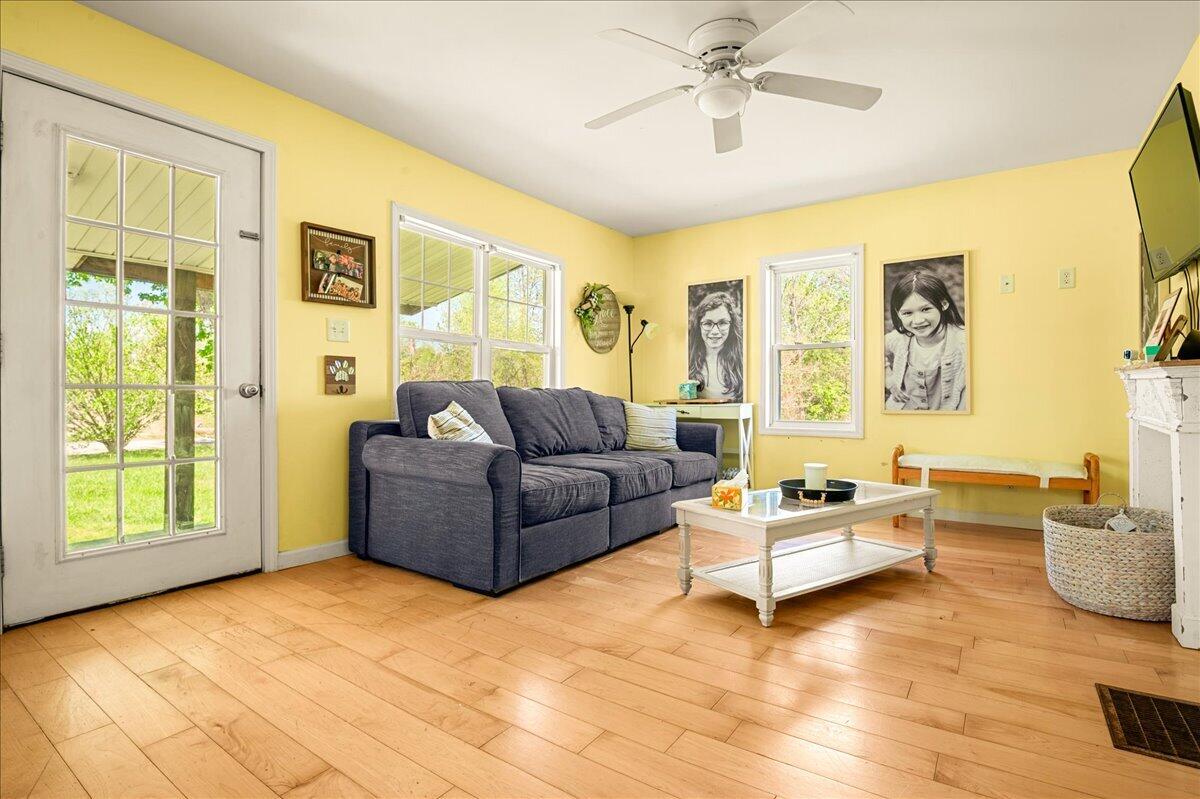 321 Elza Road London, KY 40741 - Photo 13 of 41 12-Living Room