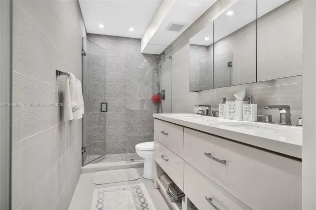 $4,000 | 1985 South Ocean Drive, Unit 17F, Hallandale Beach, FL 33009