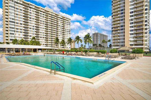$4,000 | 1985 South Ocean Drive, Unit 17F, Hallandale Beach, FL 33009