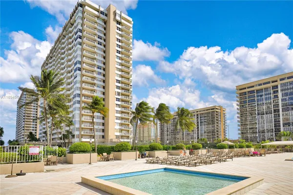 $4,000 | 1985 South Ocean Drive, Unit 17F, Hallandale Beach, FL 33009