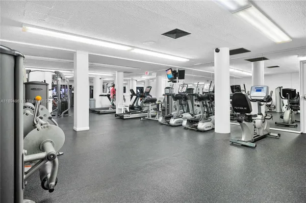 $4,000 | 1985 South Ocean Drive, Unit 17F, Hallandale Beach, FL 33009