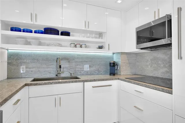 $4,000 | 1985 South Ocean Drive, Unit 17F, Hallandale Beach, FL 33009