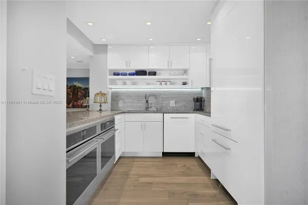 $4,000 | 1985 South Ocean Drive, Unit 17F, Hallandale Beach, FL 33009