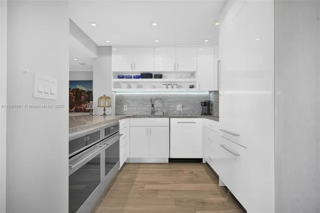 $4,000 | 1985 South Ocean Drive, Unit 17F, Hallandale Beach, FL 33009